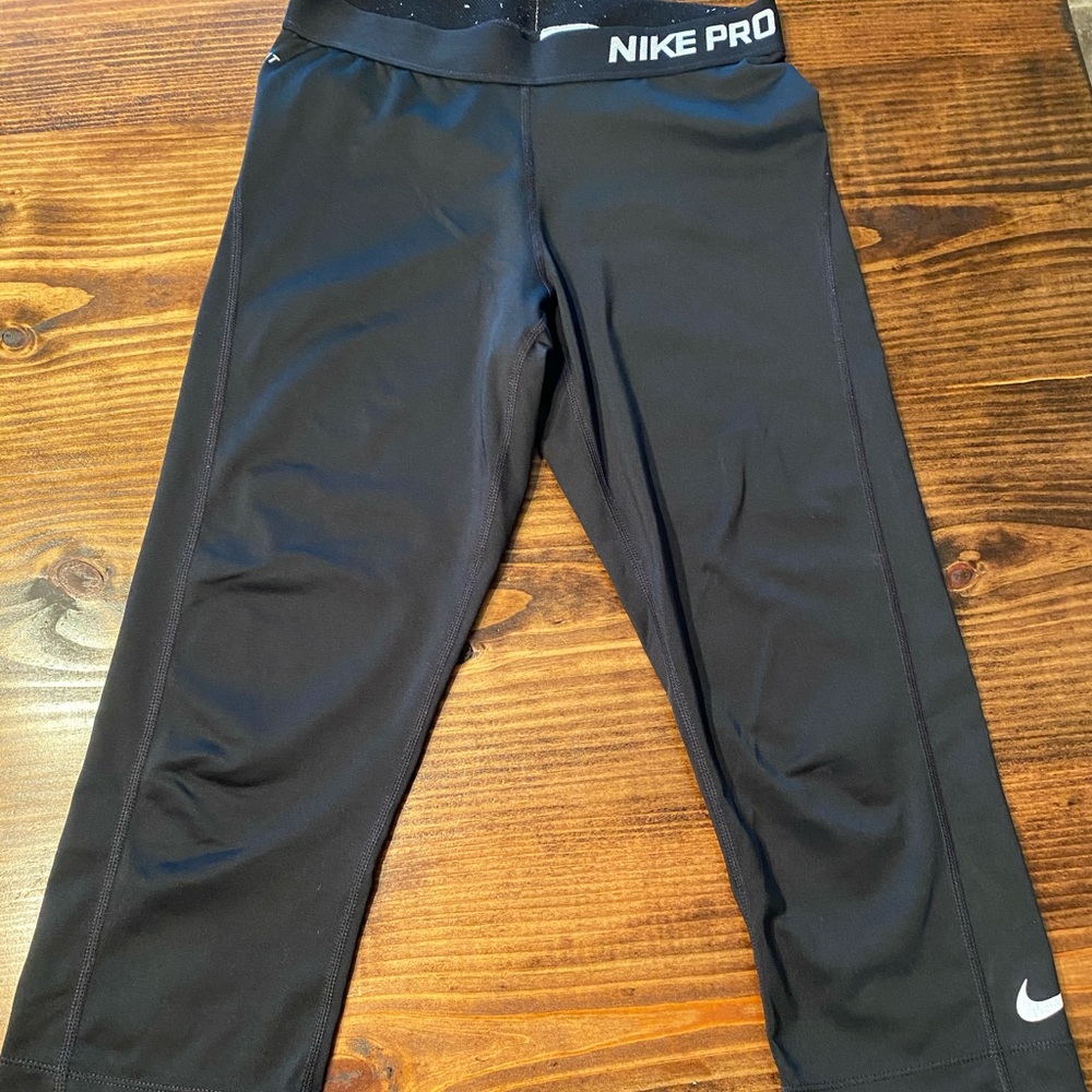 Nike pro capris